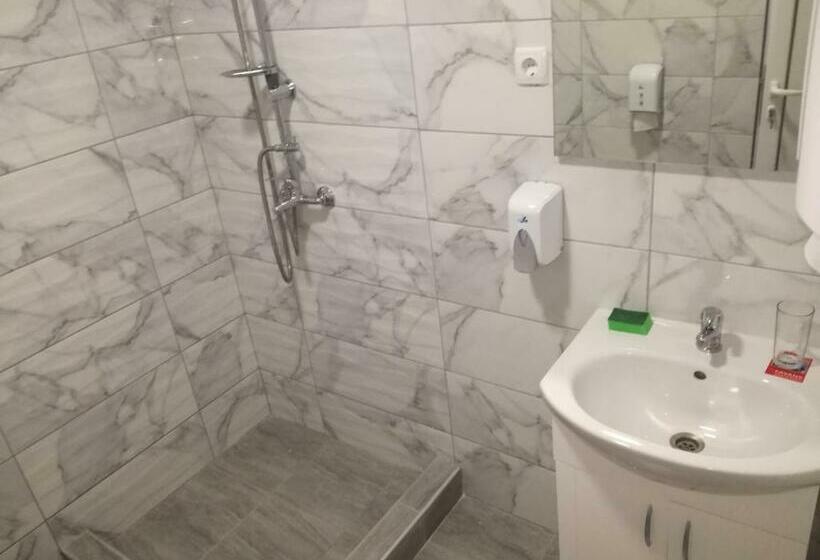 اتاق کلاسیک چهارنفره, Hostel „ж