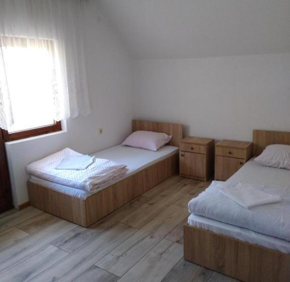 Standard Triple Room with Terrace, Jovan