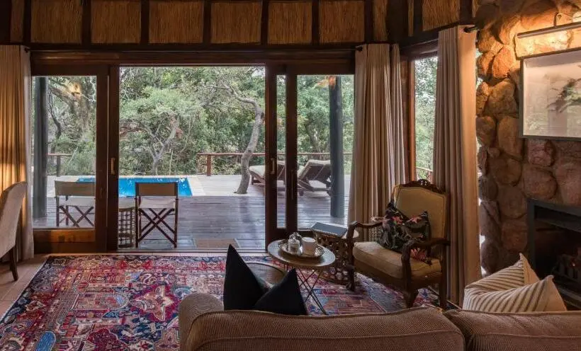 キングサイズベッドのスタンダードルーム, Ndlovu Safari Lodge
