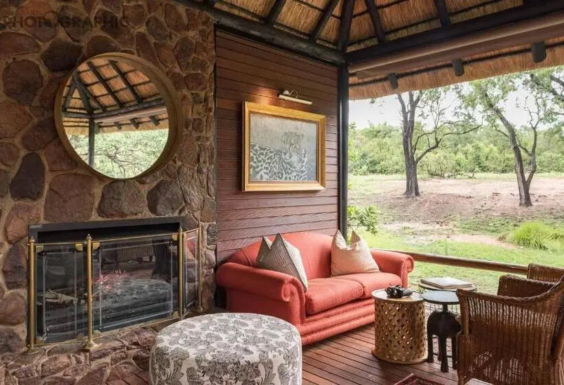 キングサイズベッドのスタンダードルーム, Ndlovu Safari Lodge