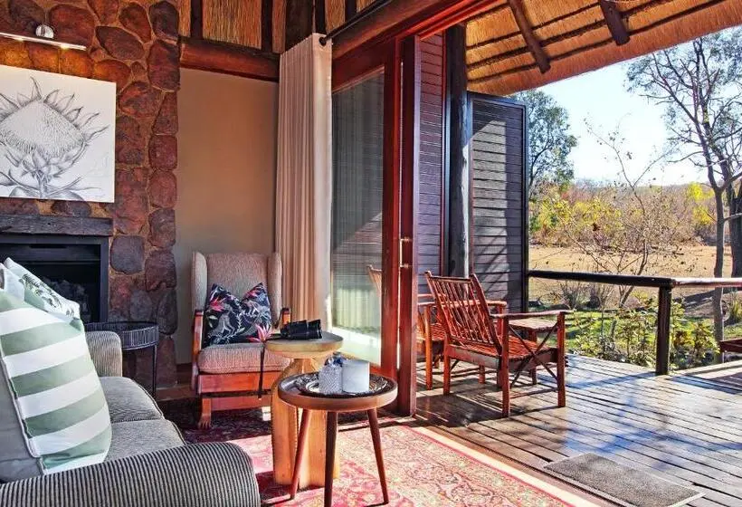 キングサイズベッドのスタンダードルーム, Ndlovu Safari Lodge