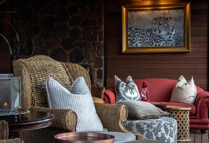 キングサイズベッドのスタンダードルーム, Ndlovu Safari Lodge