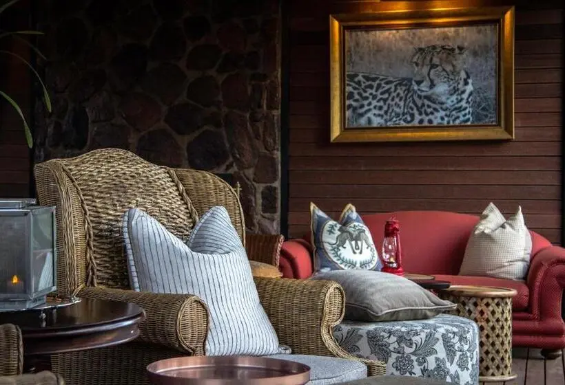 キングサイズベッドのスタンダードルーム, Ndlovu Safari Lodge