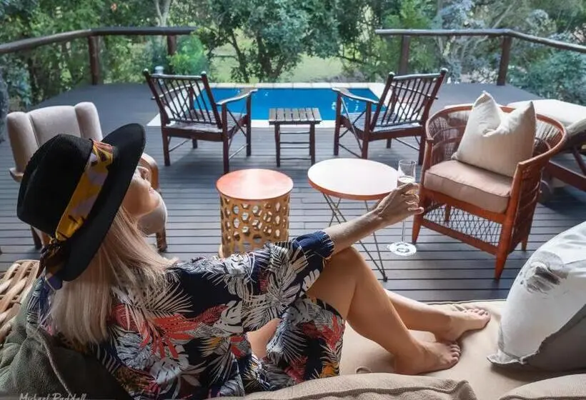 キングサイズベッドのスタンダードルーム, Ndlovu Safari Lodge