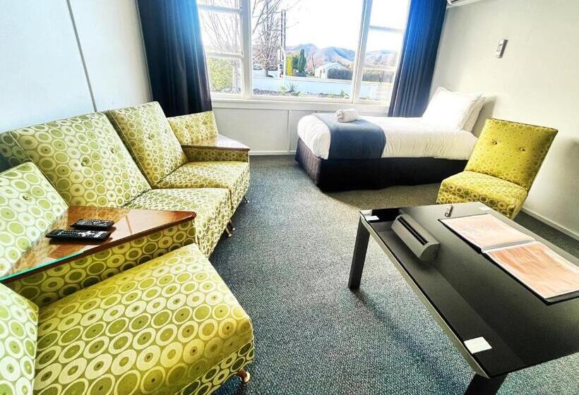 דירת שני חדרים, Kurow Motel