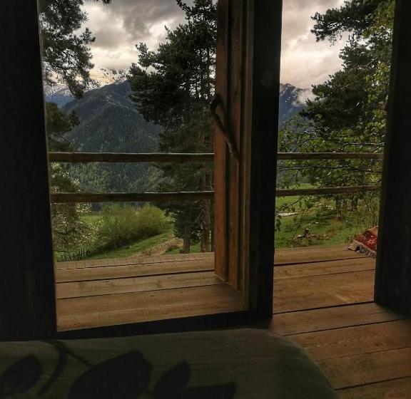 اتاق اکونومی, Heshkili Huts Svaneti