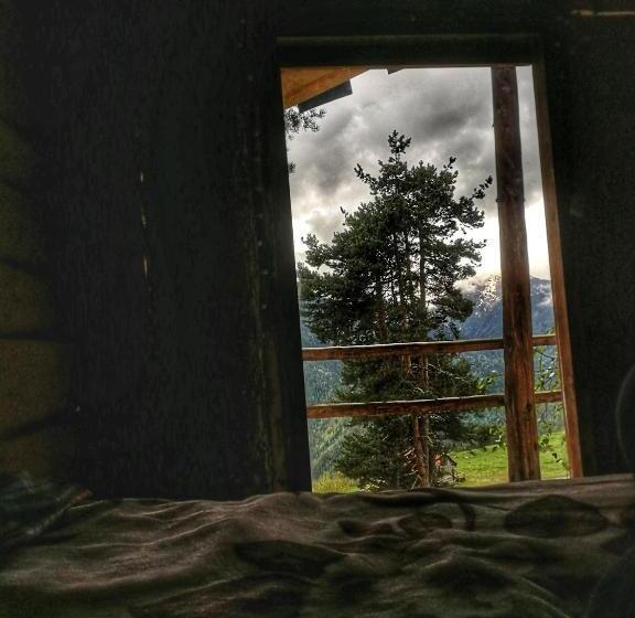 اتاق اکونومی, Heshkili Huts Svaneti