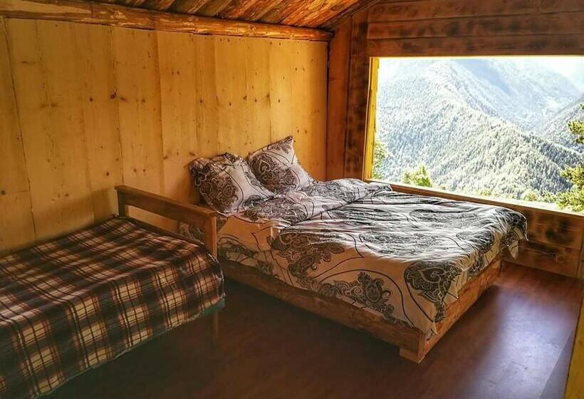 اتاق استاندارد سه نفره, Heshkili Huts Svaneti