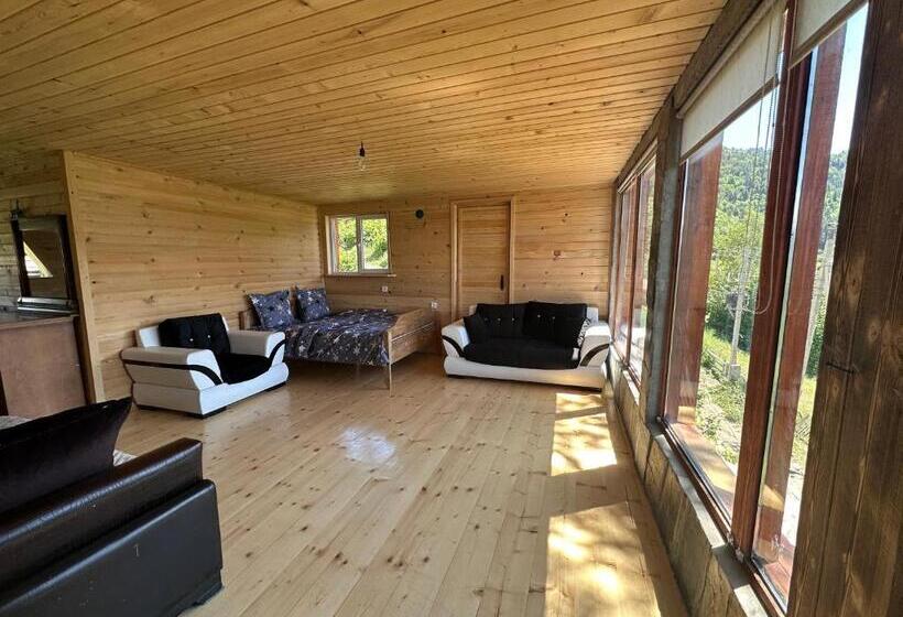 اتاق استاندارد چهار تخته, Heshkili Huts Svaneti