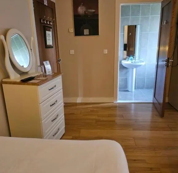 Basic Kolmen Hengen Huone, Ard Aoibhinn Roscommon