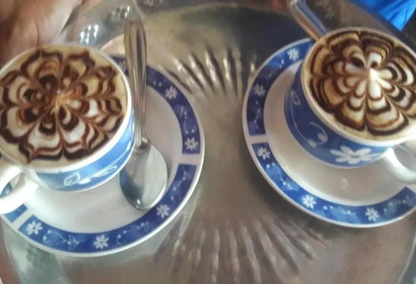 اتاق اکونومی, Begnas Coffee House &