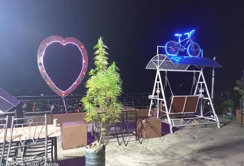اتاق خانوادگی, Begnas Coffee House &