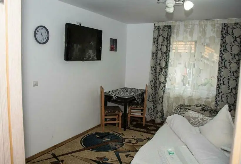 トリプルクラシックルーム, Casa Viorica și Luis