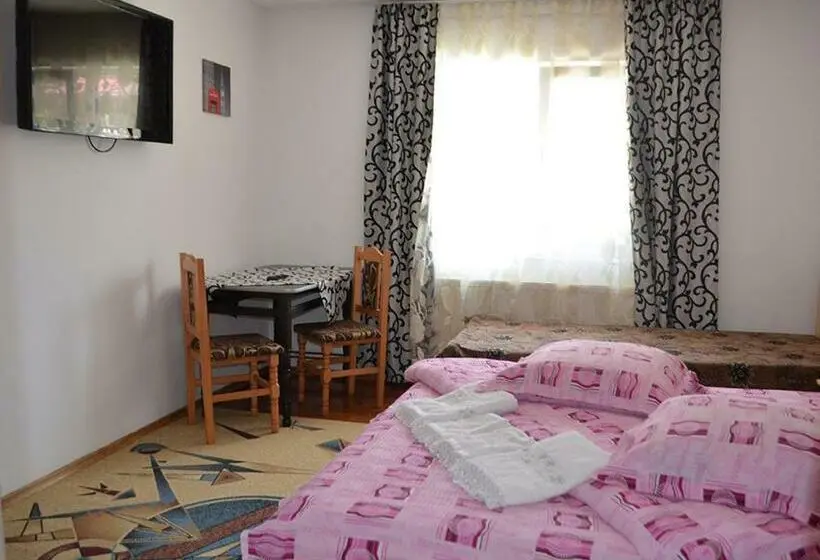 トリプルクラシックルーム, Casa Viorica și Luis