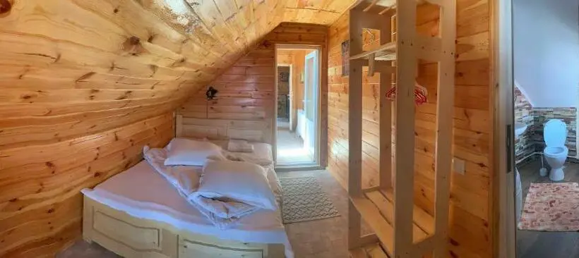 スイート, Casa Viorica și Luis