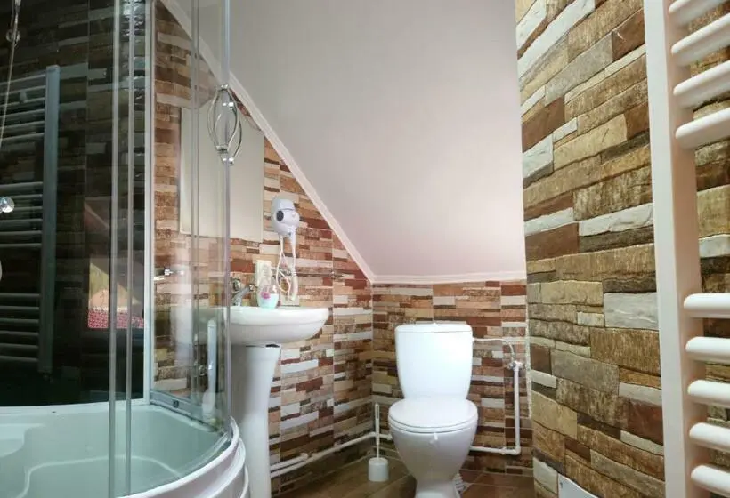スイート, Casa Viorica și Luis