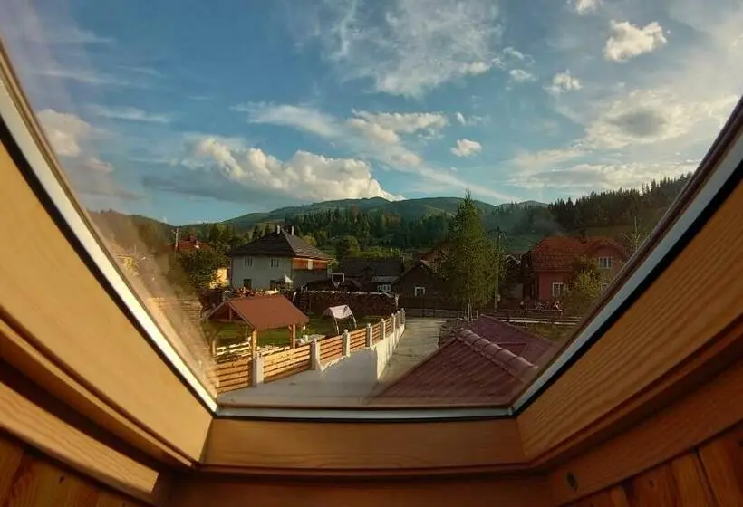 スイート, Casa Viorica și Luis