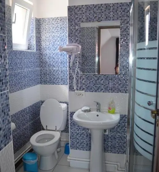 庭の見えるスタンダードトリプルルーム, Casa Viorica și Luis