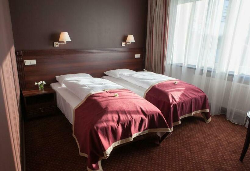 اتاق استاندارد با چشمانداز, Dubingių žirgynas