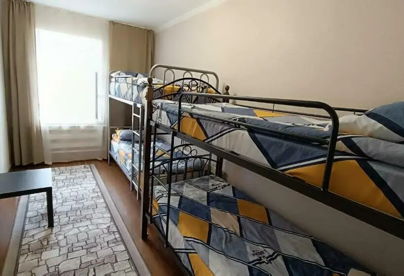اتاق چهار تخته با دستشویی مشترک, Hostel Nice