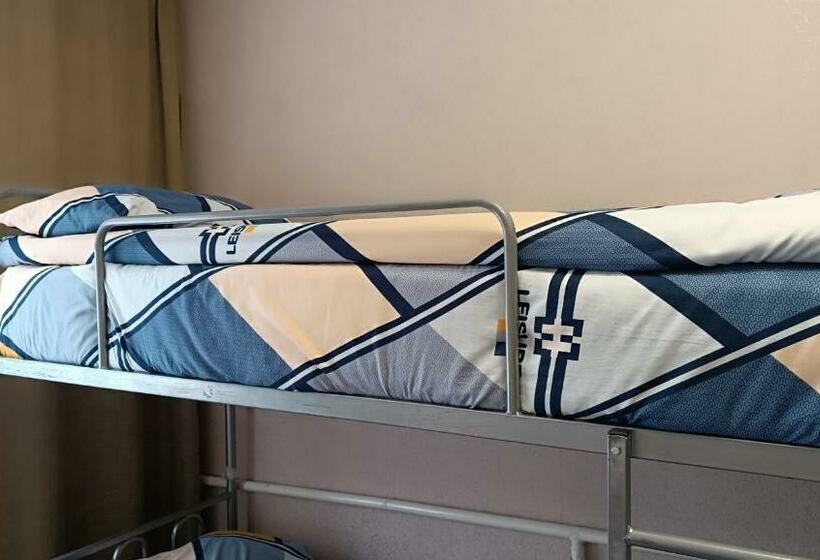 اتاق چهار تخته با دستشویی مشترک, Hostel Nice