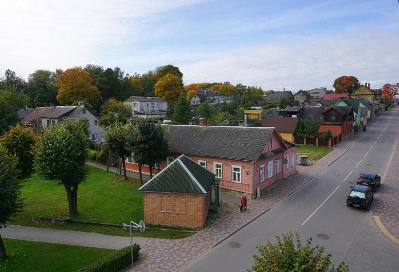 اتاق خانوادگی, Ludza