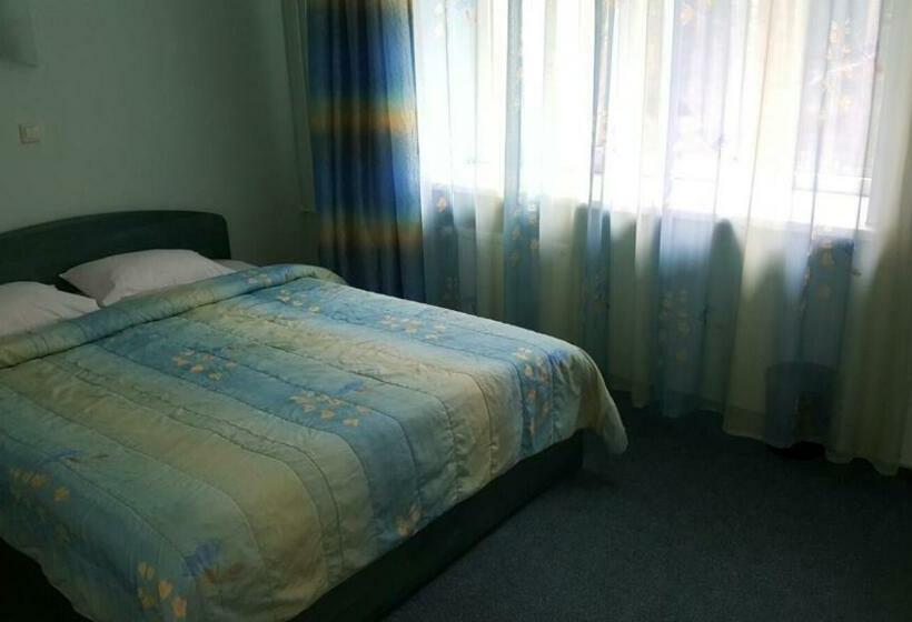 اتاق اکونومی, Minhauzena Unda