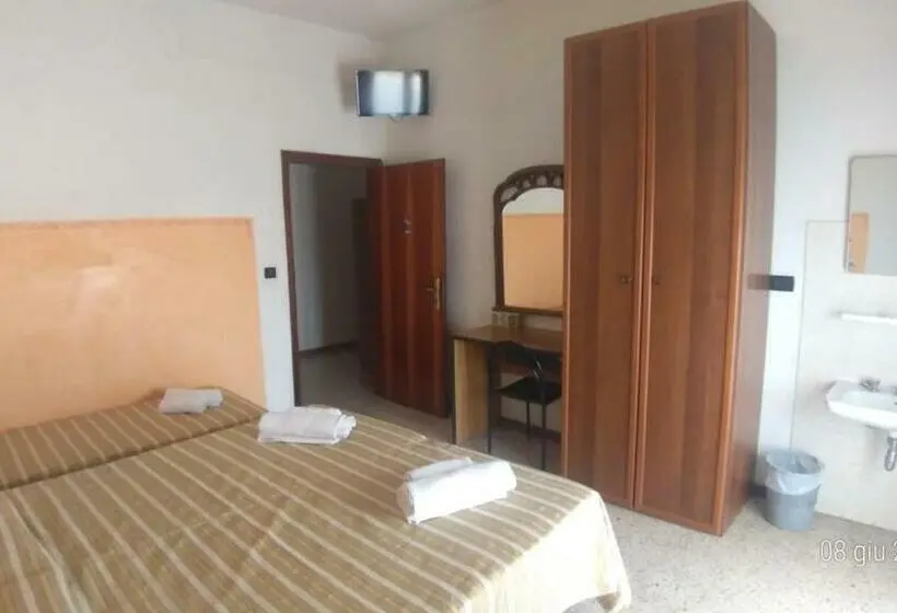 اتاق استاندارد یک نفره, Rosy