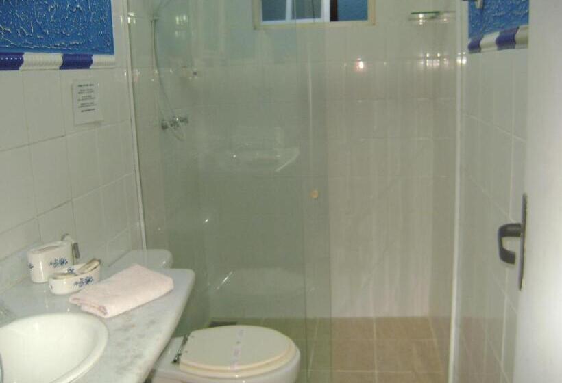 带阳台的三人标准间, Guest House Green Garden