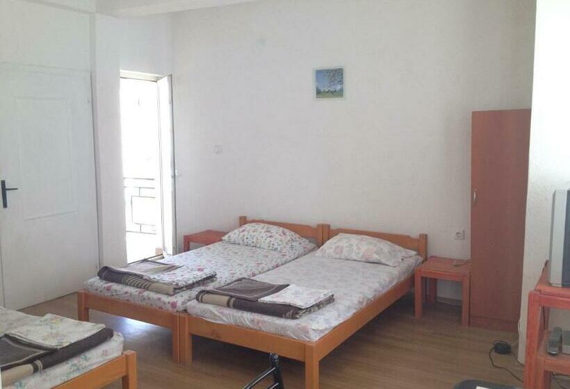 اتاق استاندارد سه نفره, Guest House Lokoski