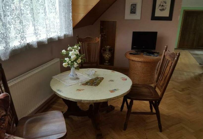 اتاق خانوادگی با چشم‌انداز دریا, Saulrieti