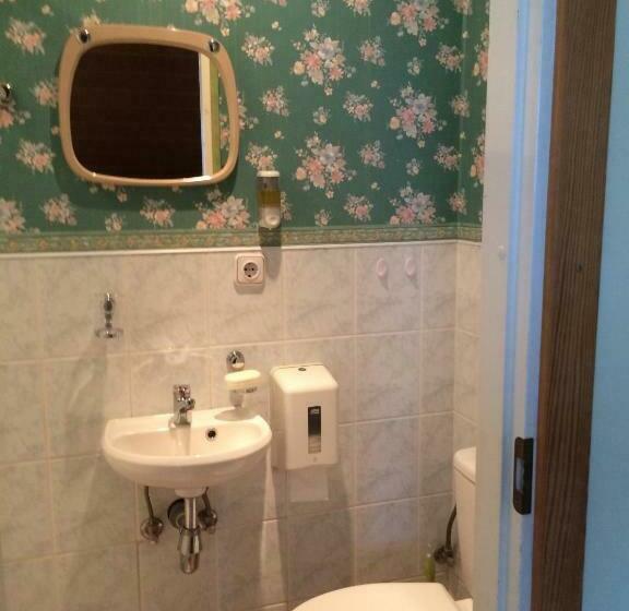 اتاق خانوادگی با چشم‌انداز دریا, Saulrieti