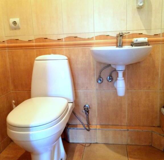 اتاق استاندارد سه تخته با چشم‌انداز باغ, Saulrieti