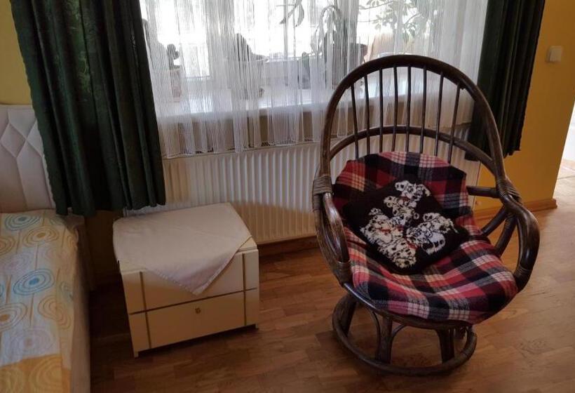 اتاق استاندارد سه تخته با چشم‌انداز باغ, Saulrieti