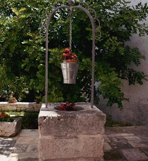 اتاق استاندارد چهار تخته, Trulli Pastore