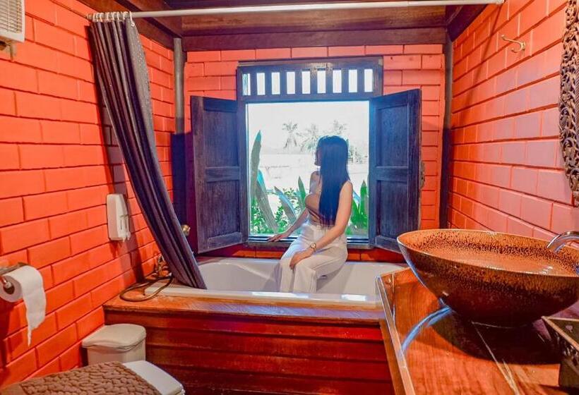 패밀리 스위트, Kaengkrachan Boathouse Paradise Resort