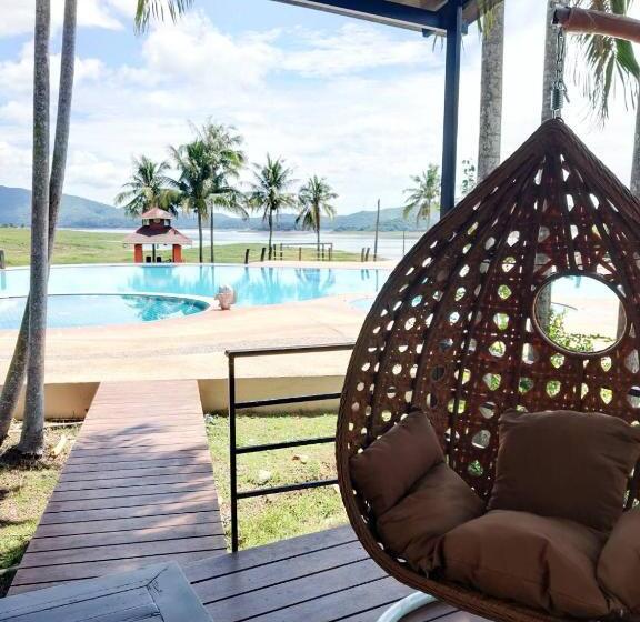 Suite with lake view, Kaengkrachan Boathouse Paradise Resort