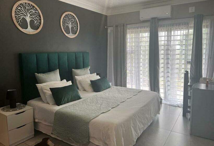 Suite met Kingsize Bed, Kwasiya Guest House