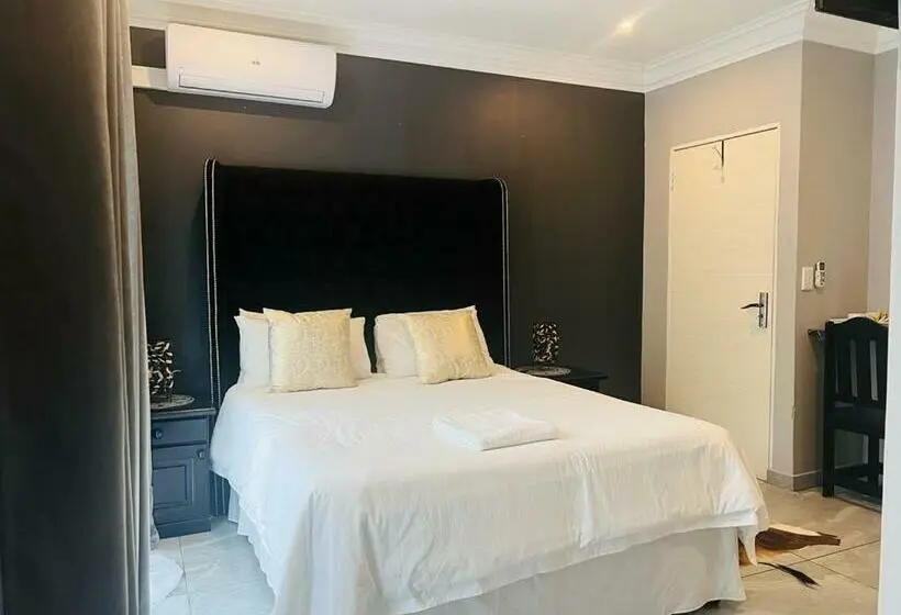 اتاق استاندارد با چشم‌انداز باغ, Kwasiya Guest House