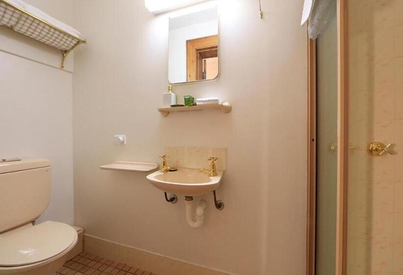 اتاق استاندارد, The Racecourse Inn