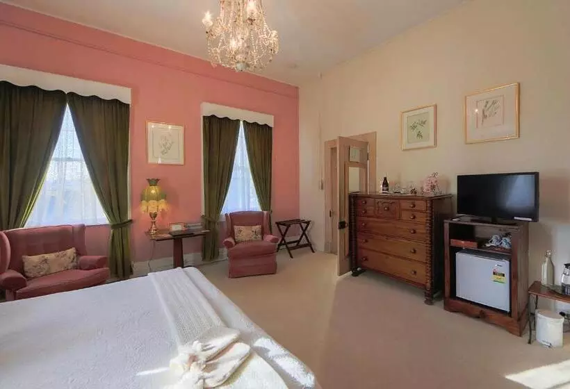 اتاق لوکس با تخت بزرگ, The Racecourse Inn