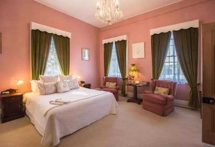 اتاق لوکس با تخت بزرگ, The Racecourse Inn