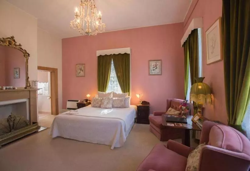 اتاق لوکس با تخت بزرگ, The Racecourse Inn