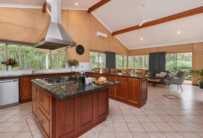 Дом 4 Спальни, Eight Willows Retreat