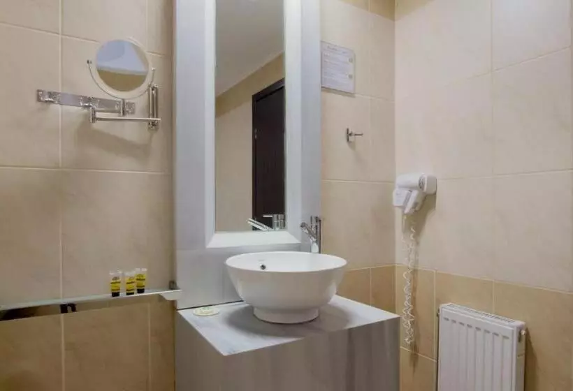 Superior Kolmen Hengen Huone, Aar Hotel & Spa Ioannina