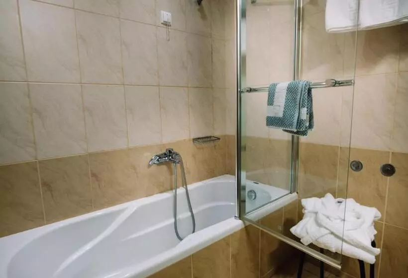 Superior Kolmen Hengen Huone, Aar Hotel & Spa Ioannina
