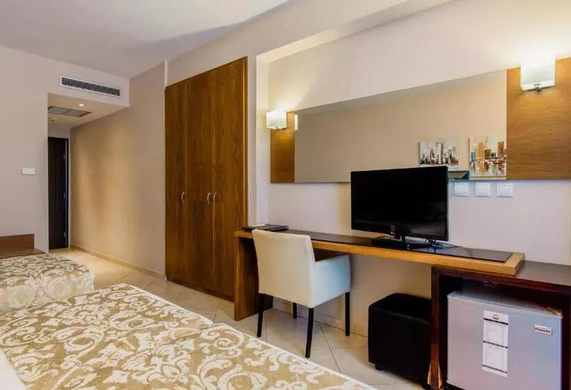 Superior Kolmen Hengen Huone, Aar Hotel & Spa Ioannina