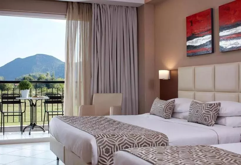 Superior Kolmen Hengen Huone, Aar Hotel & Spa Ioannina