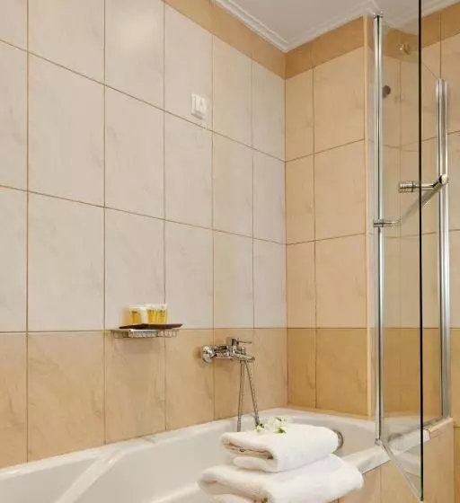 Deluxe Kolmen Hengen Huone, Aar Hotel & Spa Ioannina