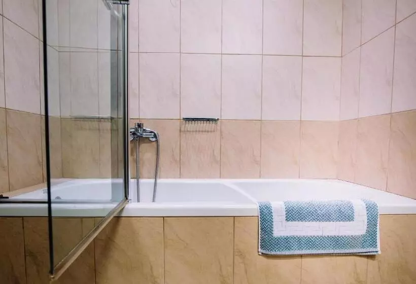 Deluxe Kolmen Hengen Huone, Aar Hotel & Spa Ioannina